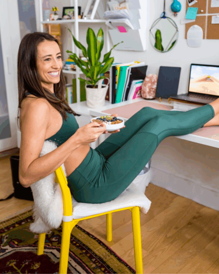 5 Daily Habits to Beat Bloating Naturally (Backed by Science)